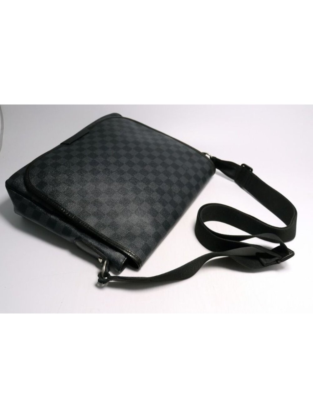 Louis Vuitton Damier Graphite Daniel Leather Shoulder - Picture 6 of 10